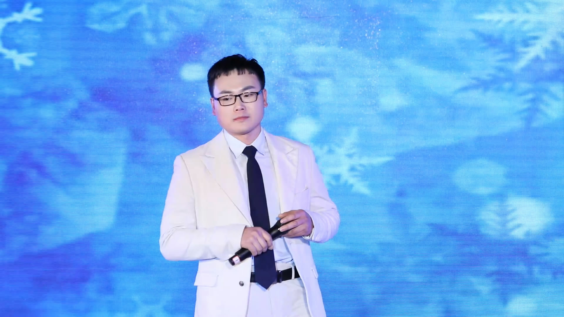 �ǹ��ɶԹ���-׷�󿵽�,����һ������